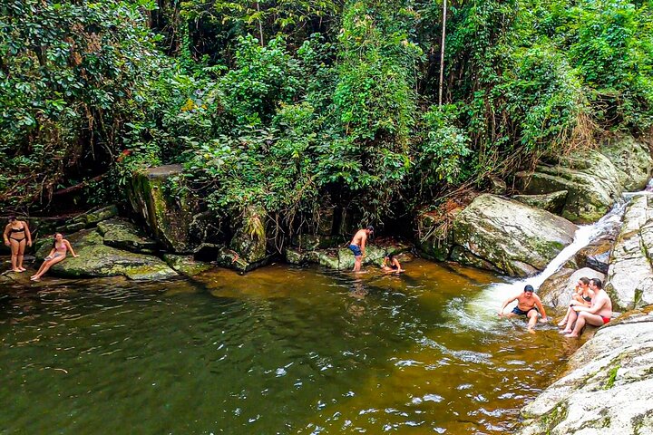 Vattenfall Jungle Jeep Adventure och Cachaca Tour från Paraty