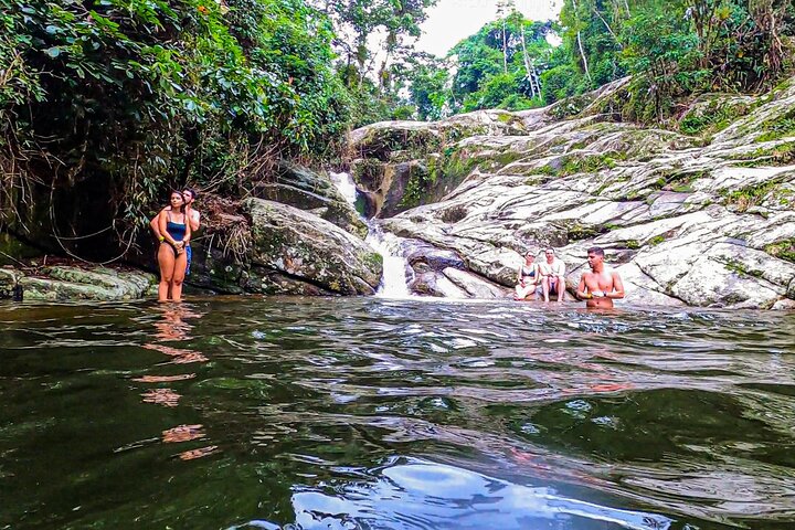 Vattenfall Jungle Jeep Adventure och Cachaca Tour från Paraty