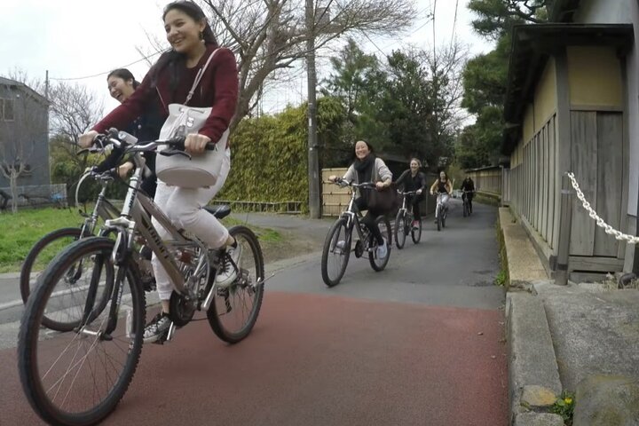 Kamakura Heritage Bike or Walk Tour med ex-Rickshaw guide