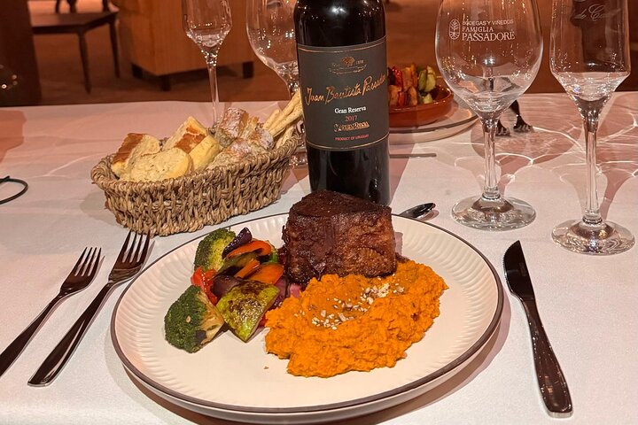 Montevideo Bodega Santa Rosa : tour - Tasting - Lunch
