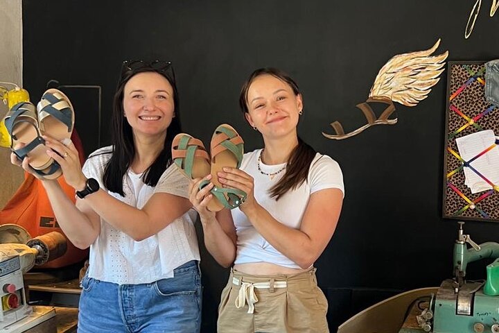 Atenas Haga su propio taller de sandalias de cuero griego