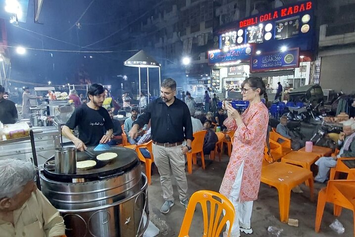 Tour della città di mezza giornata di Karachi con snack locali e trasferimento privato