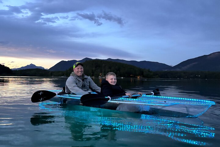 Restauranter i nærheten av Illuminated Glass Kayak Sunset Tour