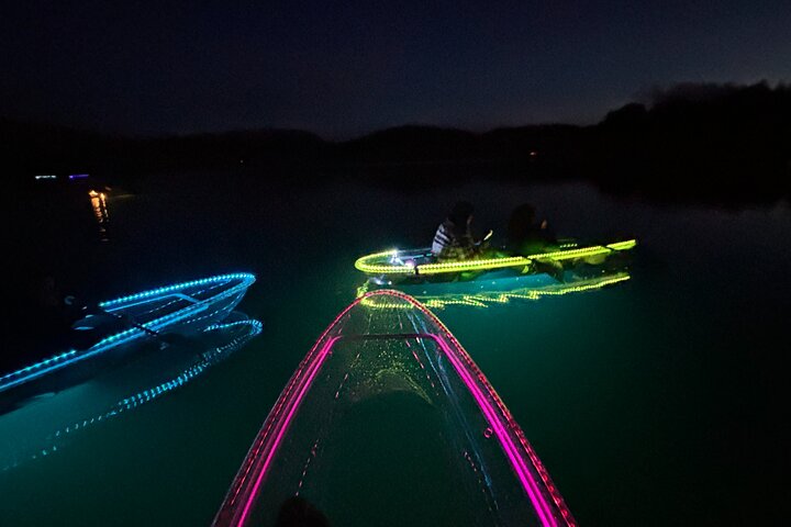 Restauranter i nærheten av Illuminated Glass Kayak Sunset Tour