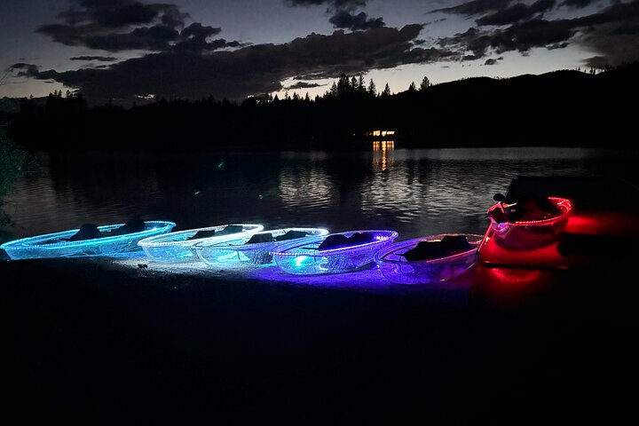 Restauranter i nærheten av Illuminated Glass Kayak Sunset Tour