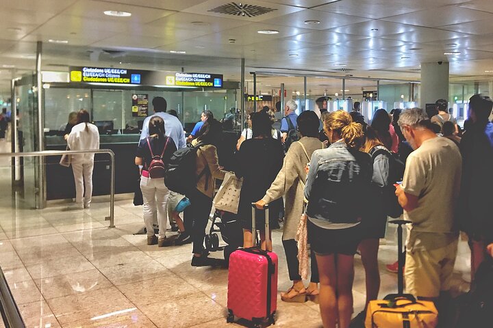 Fast Track VIP-service Tan Son Nhat Airport (Ho Chi Minh-Vietnam)