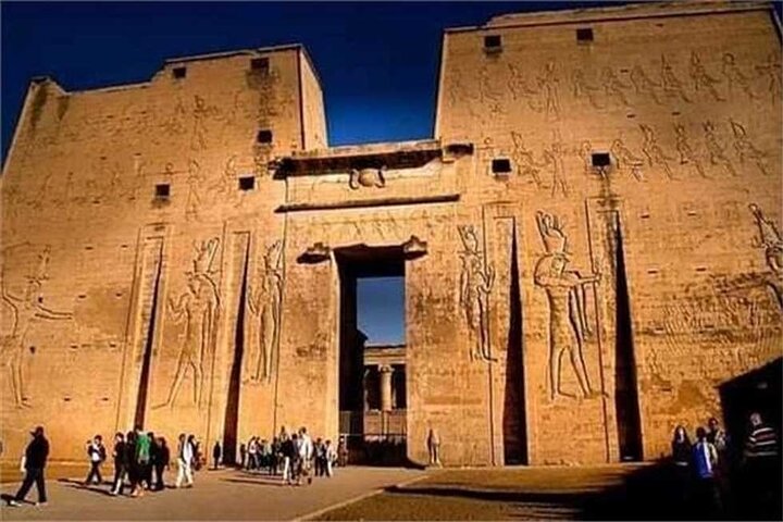 Croisière de 4 jours et 3 nuits sur le Nil d'Assouan à Louxor et Abou Simbel + montgolfière