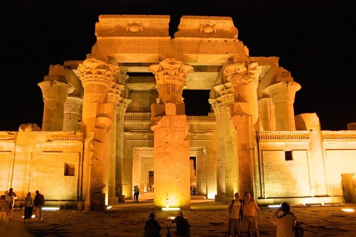 Croisière de 4 jours et 3 nuits sur le Nil d'Assouan à Louxor et Abou Simbel + montgolfière