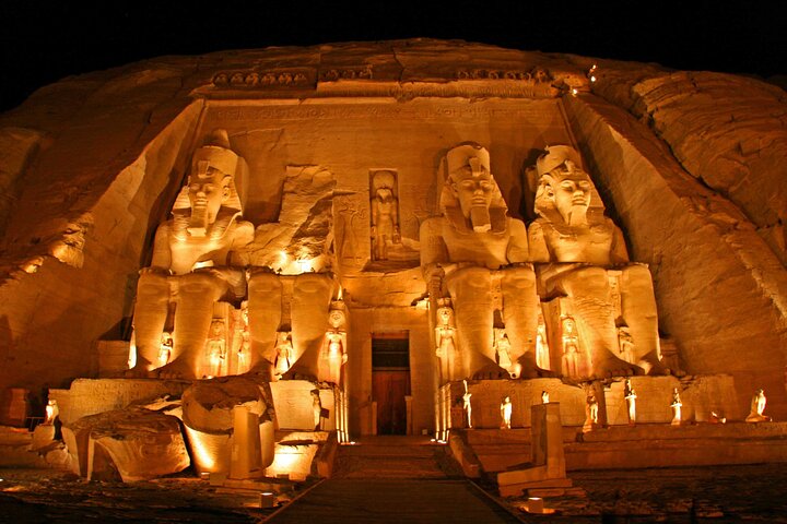 Croisière de 4 jours et 3 nuits sur le Nil d'Assouan à Louxor et Abou Simbel + montgolfière