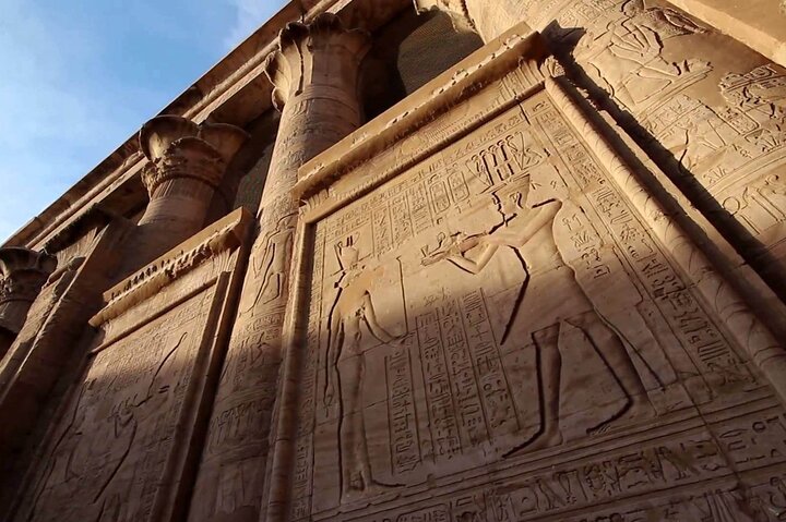 Croisière de 4 jours et 3 nuits sur le Nil d'Assouan à Louxor et Abou Simbel + montgolfière