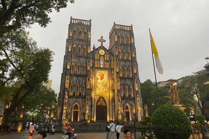 Hanoi Customized Private City Tour with Train Street