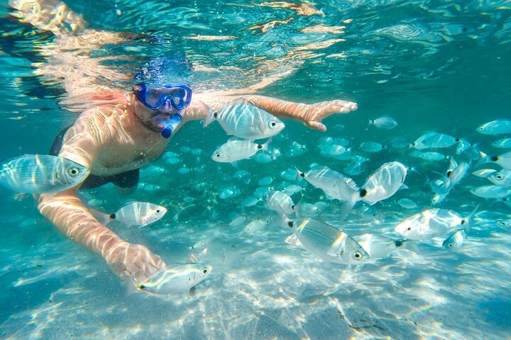 Kryssning till Bonifacio och snorkling till Lavezziöarna