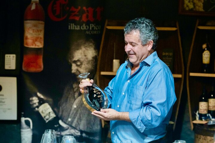 Premiata degustazione di vini di lusso presso la cantina Czar Pico