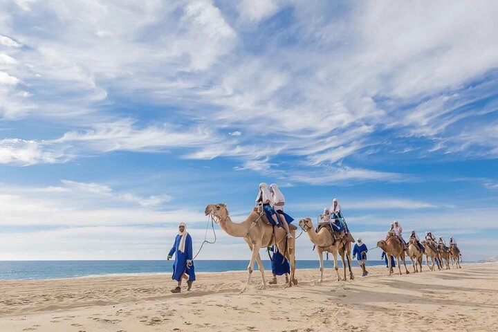 Tour de día completo a Tánger desde Rabat en tren con paseo en camello