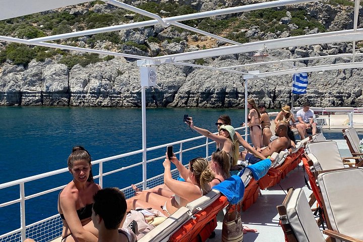 Rhodes Bay to Bay Swim Cruise - Buffet Grego com vinho incluído