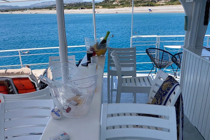 Rhodes Bay to Bay Swim Cruise - Buffet Grego com vinho incluído