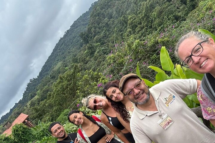 Expérience d'une journée complète sur le volcan Poas, les jardins de la cascade de La Paz et la plantation de café