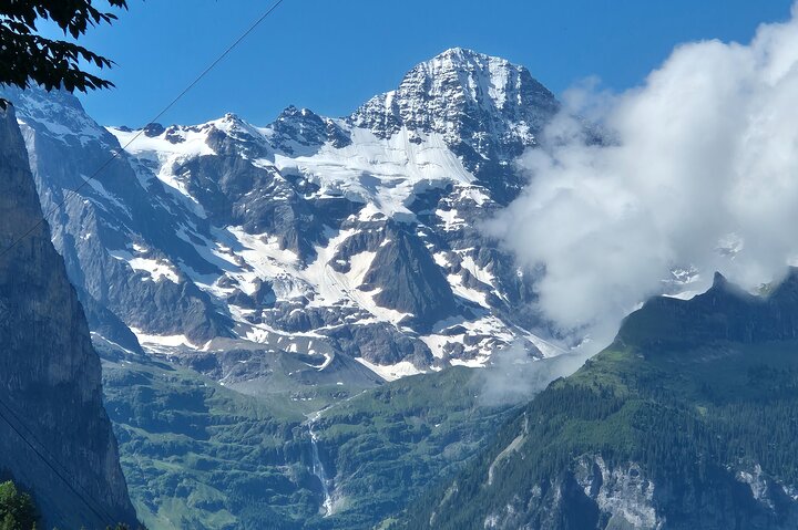 Gemakkelijke plattelandstocht in de Zwitserse Alpen - kindvriendelijk