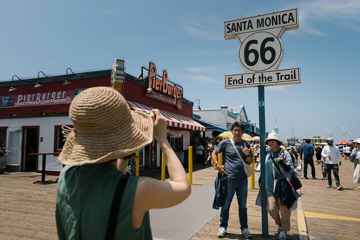 Best of Los Angeles Guided City Tour with 4 Stops and Free Time