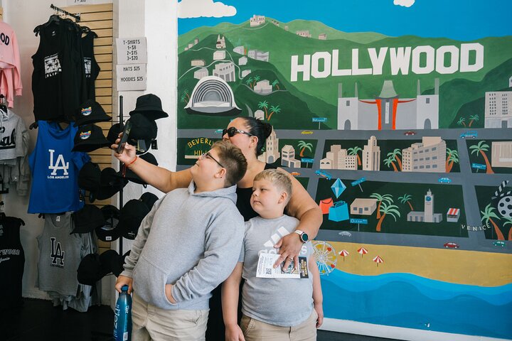 Best of Los Angeles Guided City Tour with 4 Stops and Free Time