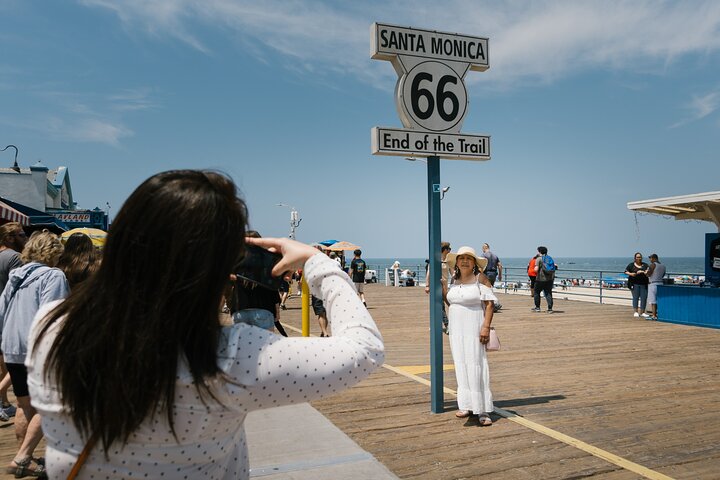 Best of Los Angeles Guided City Tour with 4 Stops and Free Time