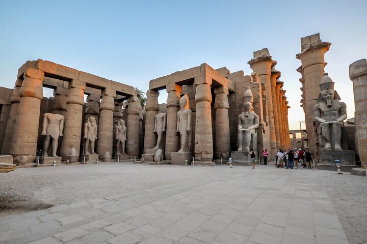 Croisière de 4 jours et 3 nuits sur le Nil d'Assouan à Louxor et Abou Simbel + montgolfière