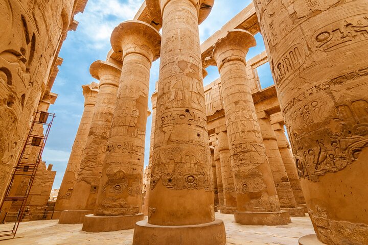 Croisière de 4 jours et 3 nuits sur le Nil d'Assouan à Louxor et Abou Simbel + montgolfière