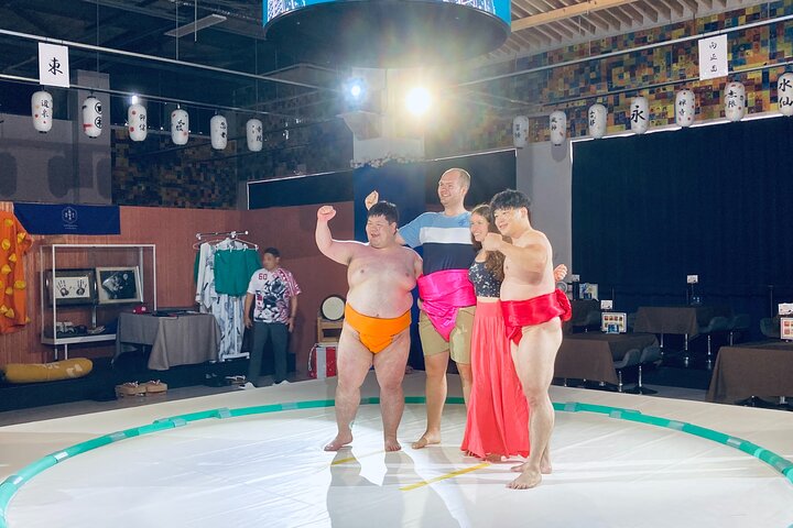Närbild Sumo Experience på Ochi Stable: Wear Kimono in Stockholm