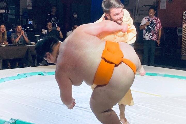 Närbild Sumo Experience på Ochi Stable: Wear Kimono in Stockholm
