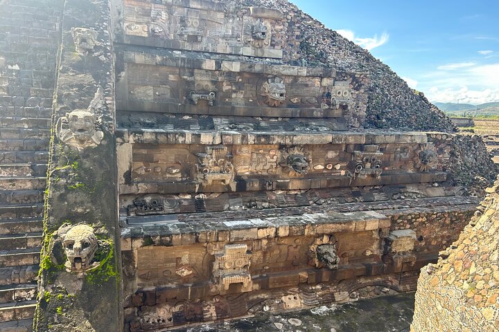 Teotihuacan pyramids morning or afternoon without tourist traps