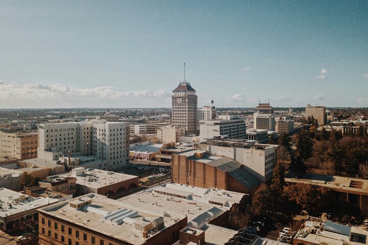 Astonishing Scavenger Hunt: Arte e História de Fresno