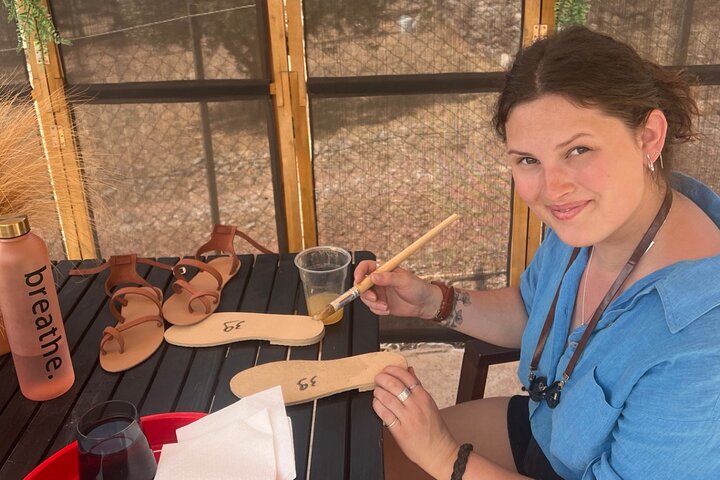 Atenas Haga su propio taller de sandalias de cuero griego