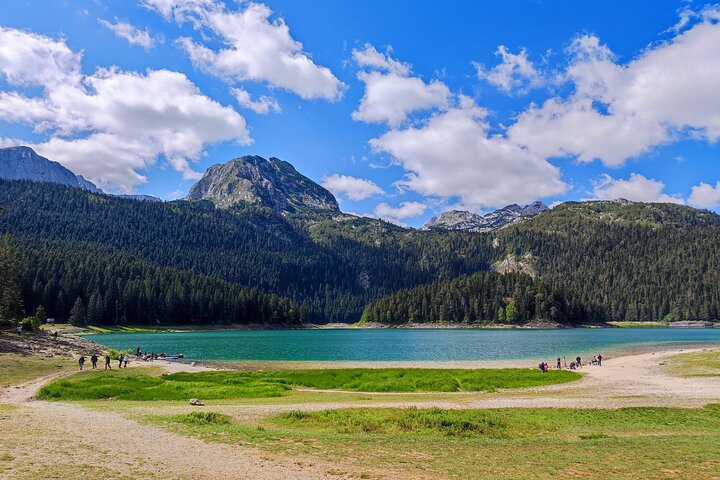 モンテネグロ:ブラック レイクとタラ キャニオンの日帰り旅行