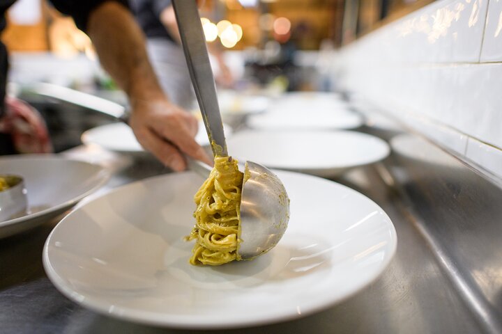 Bologna: Pasta en Tiramisu Kleine Groep Kookles met Wijn