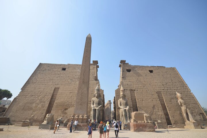 Croisière de 4 jours et 3 nuits sur le Nil d'Assouan à Louxor et Abou Simbel + montgolfière