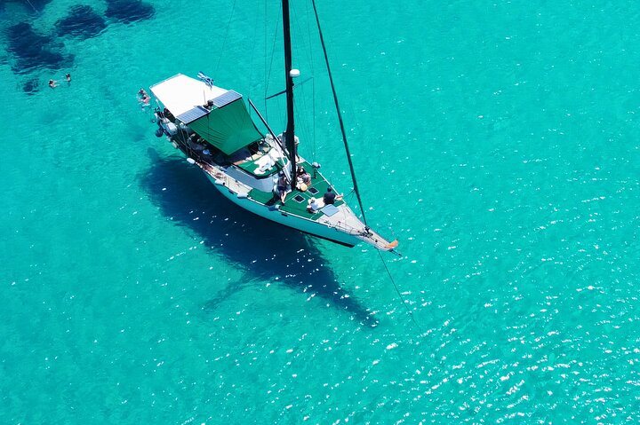 Kos : Ganztägige Segelbootfahrt in kleiner Gruppe, Mahlzeiten, Getränke und Schwimmen