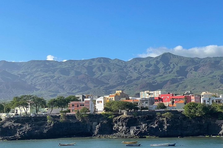 Santo Antão’s Signature Trek: Cova Crater into Paúl Valley – 5K