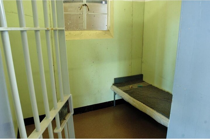 Visite de la prison d'une demi-journée de Robben Island avec billet de ferry pré-réservé.