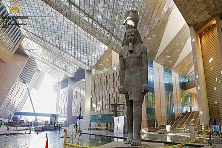 Tour privado a las pirámides de Giza y al Gran Museo desde el puerto de Alejandría