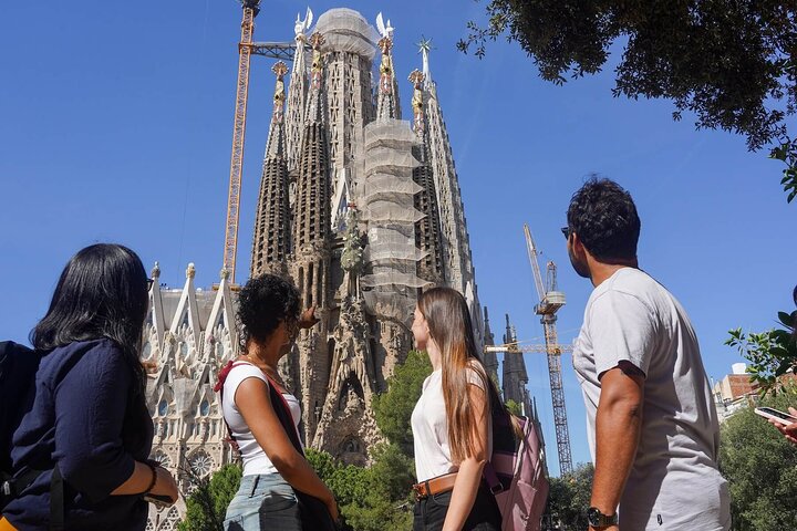 Visita guiada por la Sagrada Familia con acceso a las torres