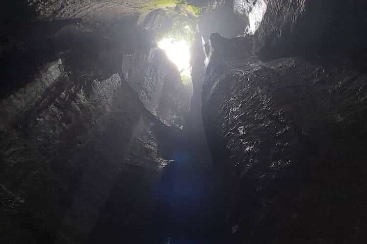 Grotta Dei Tayo | Speleologia | caverne misteriose | Pozzi di luce | Puyo