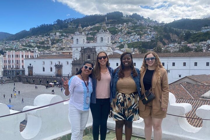 Visite privée de la ville : Quito colonial, le Milieu du monde et le téléphérique