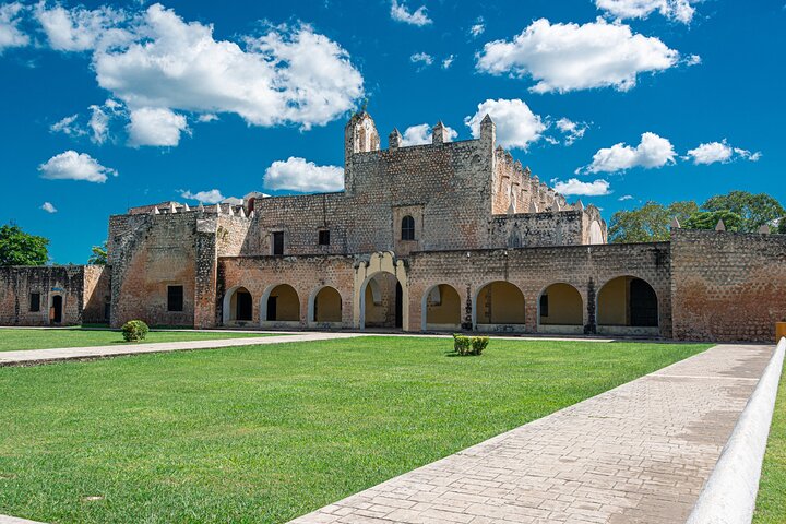 Visite de Valladolid, du cénote Suytun et du cénote Oxman depuis Mérida