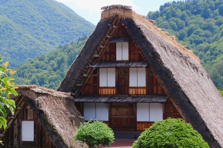 En-vej busbilletter: Takayama til Kanazawa via UNESCO Shirakawa-go