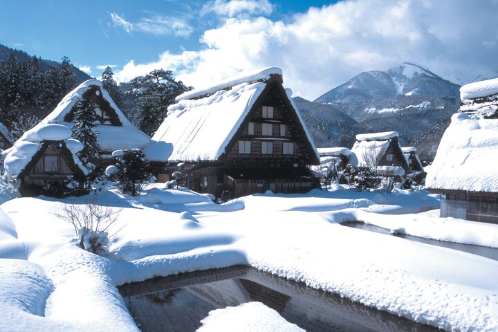En-vej busbilletter: Takayama til Kanazawa via UNESCO Shirakawa-go