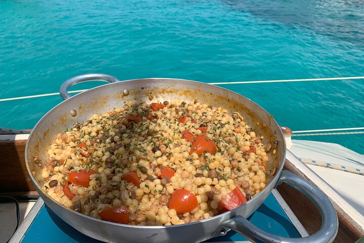 Katamaran-dagstur til La Maddalena-øerne med sardinsk frokost