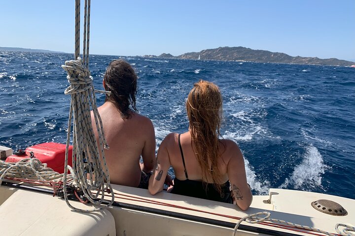 Katamaran-dagstur til La Maddalena-øerne med sardinsk frokost