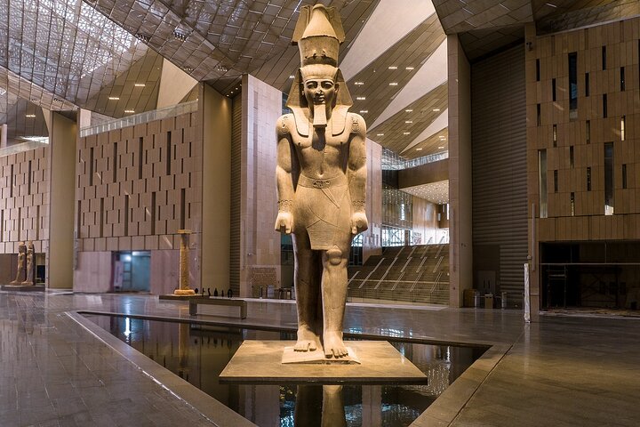 Tour privado a las pirámides de Giza y al Gran Museo desde el puerto de Alejandría