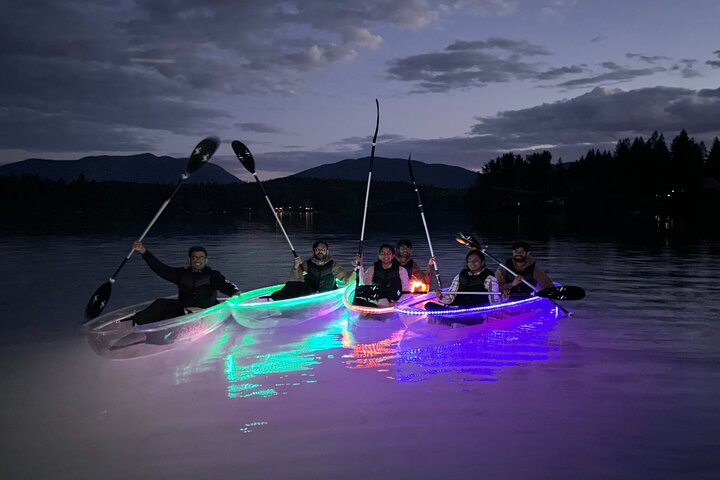 Restauranter i nærheten av Illuminated Glass Kayak Sunset Tour