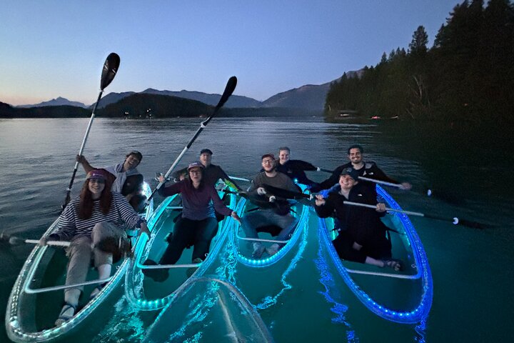 Restauranter i nærheten av Illuminated Glass Kayak Sunset Tour